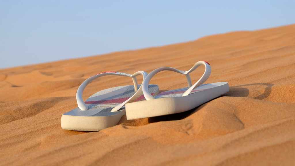 Best Type Of Shoes To Wear On a Beach Holiday